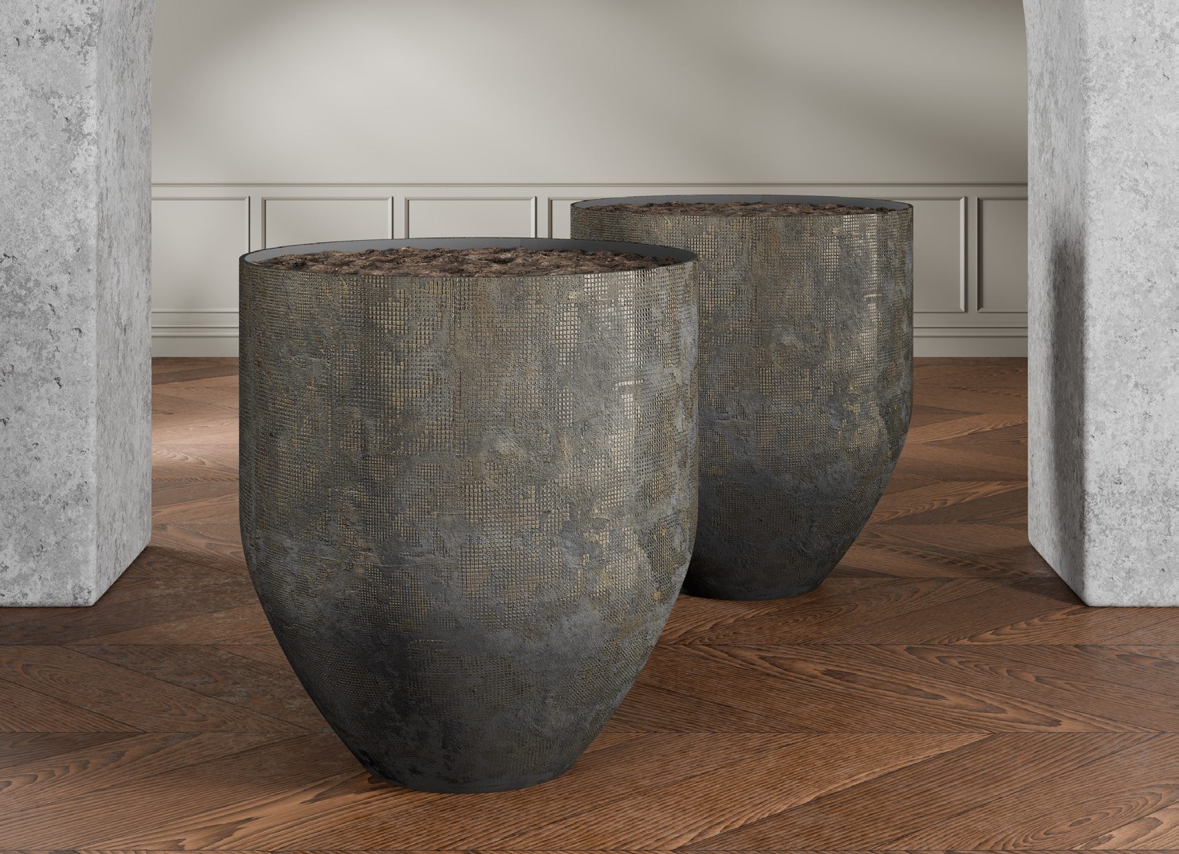 Twee hoge donkere plantenbakken op een houten vloer
